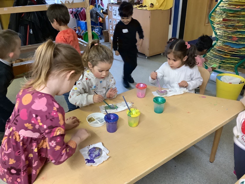CViewNursery's tweet photo. We have been celebrating Diwali and learning the story of Rama &amp; Sita. We have made Rangoli patterns, diva lamps, barfi and tasted some spicy food for snack, we have also been learning a new Diwali song called "Diwali is Here" #Diwali2023 #onlyatcanalview @CanalViewPSEdin https://t.co/x4GVtPjO4Z