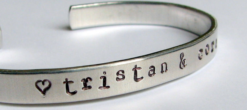 Mercy_Me_Events's tweet photo. The Stamping Grounds
The Stamping Grounds creates unique and customized jewelry and ornaments. We use non-reactive aluminum so the bracelets won't turn your skin green. Each item is hand-stamped on-site, so you can customize your gifts while-you-wait.

#yyj #craftfair #christmas https://t.co/b8b806VahF