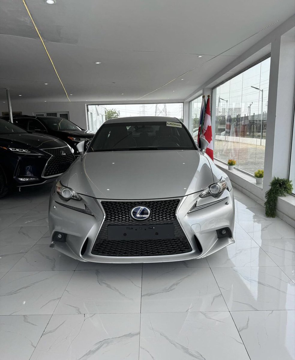 Retrolumi's tweet photo. 🚘: 2015 Lexus IS300H Fsport 

🌎: Lagos 

💰: N11,500,000 

☎️: 08156933185 https://t.co/2Mw89SaYUM