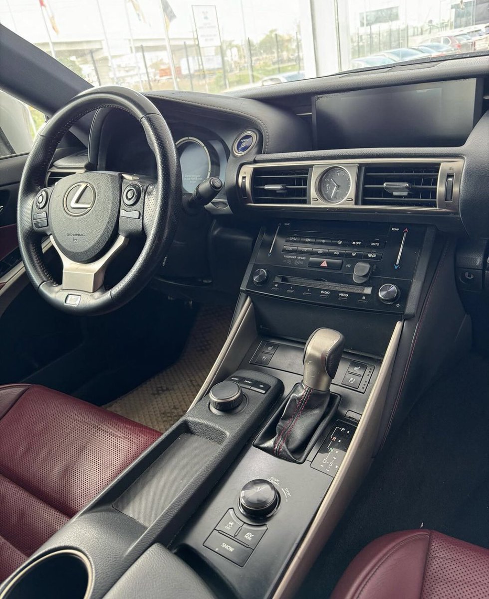 Retrolumi's tweet photo. 🚘: 2015 Lexus IS300H Fsport 

🌎: Lagos 

💰: N11,500,000 

☎️: 08156933185 https://t.co/2Mw89SaYUM