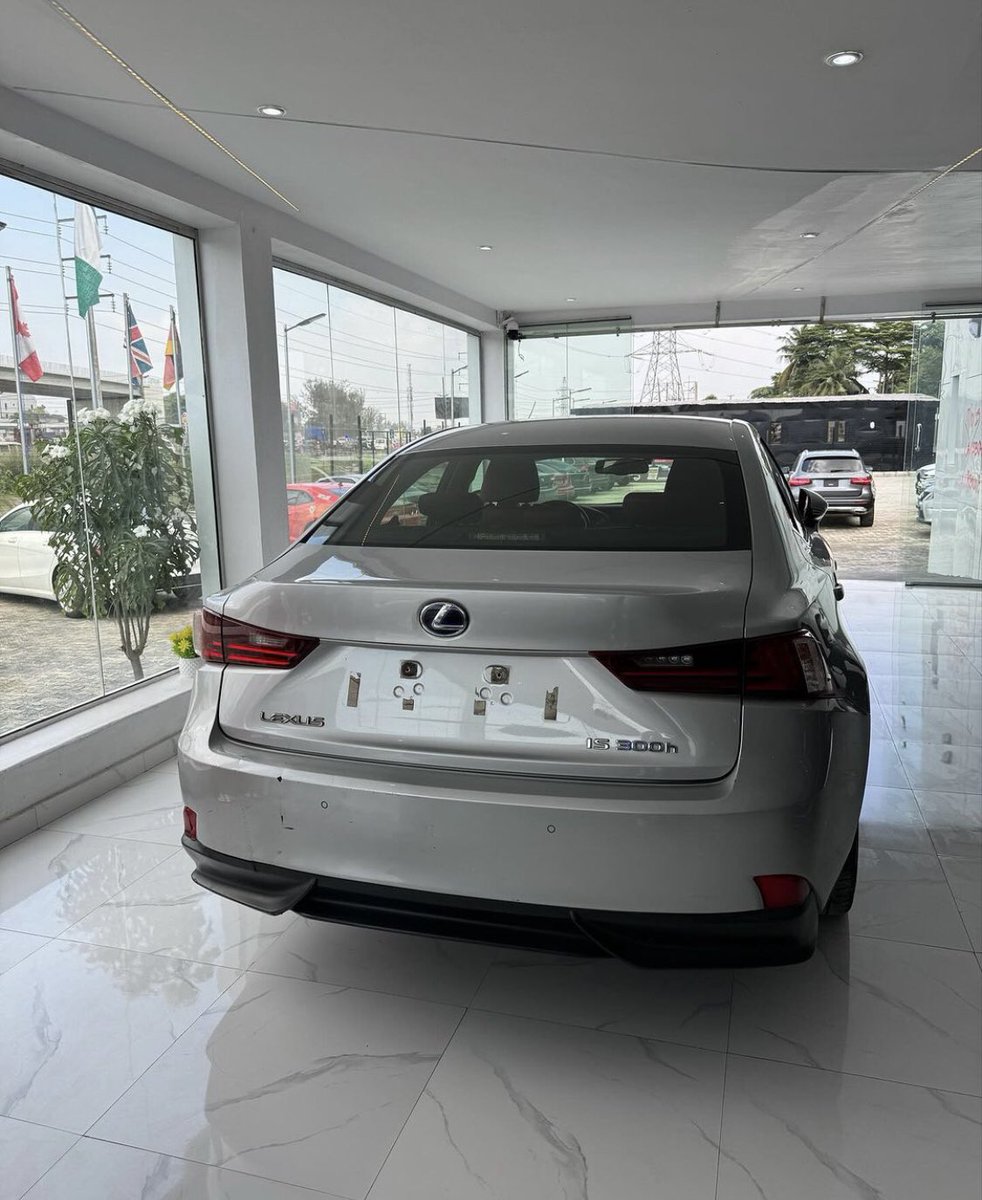 Retrolumi's tweet photo. 🚘: 2015 Lexus IS300H Fsport 

🌎: Lagos 

💰: N11,500,000 

☎️: 08156933185 https://t.co/2Mw89SaYUM