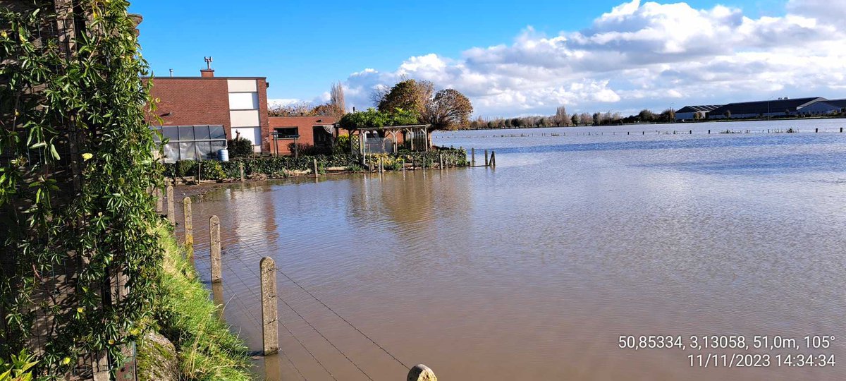 pegelalarm's tweet photo. We are currently seeing floodings throughout the north of Belgium. Rain paused for a while yesterday but the situation is not cleared yet. Follow our website https://t.co/4JiH7OgzH0 or get our app to follow waterlevels in real time. 
Impressions by I. De Jongh @VMMeu https://t.co/GGR5QzBIJJ