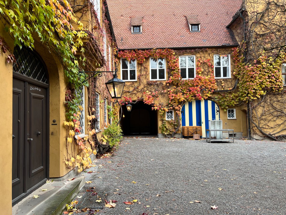 Quick visit at the Fuggerei in Augsburg. Oldest social housing compex in the world - just turned 500 years old. Fascinating staying power and beautiful on top of that.