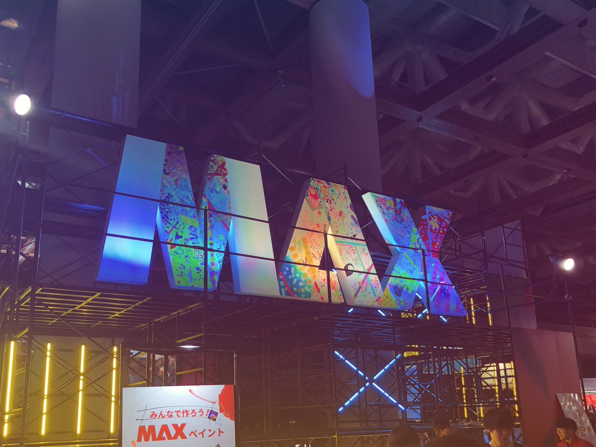 takatan69's tweet photo. Keynoteがヤバかった。特にFireFlyとProject Stardustが。もうレタッチにAI生成は必須やね。
#AdobeMAX https://t.co/Ws0GWx8C9U
