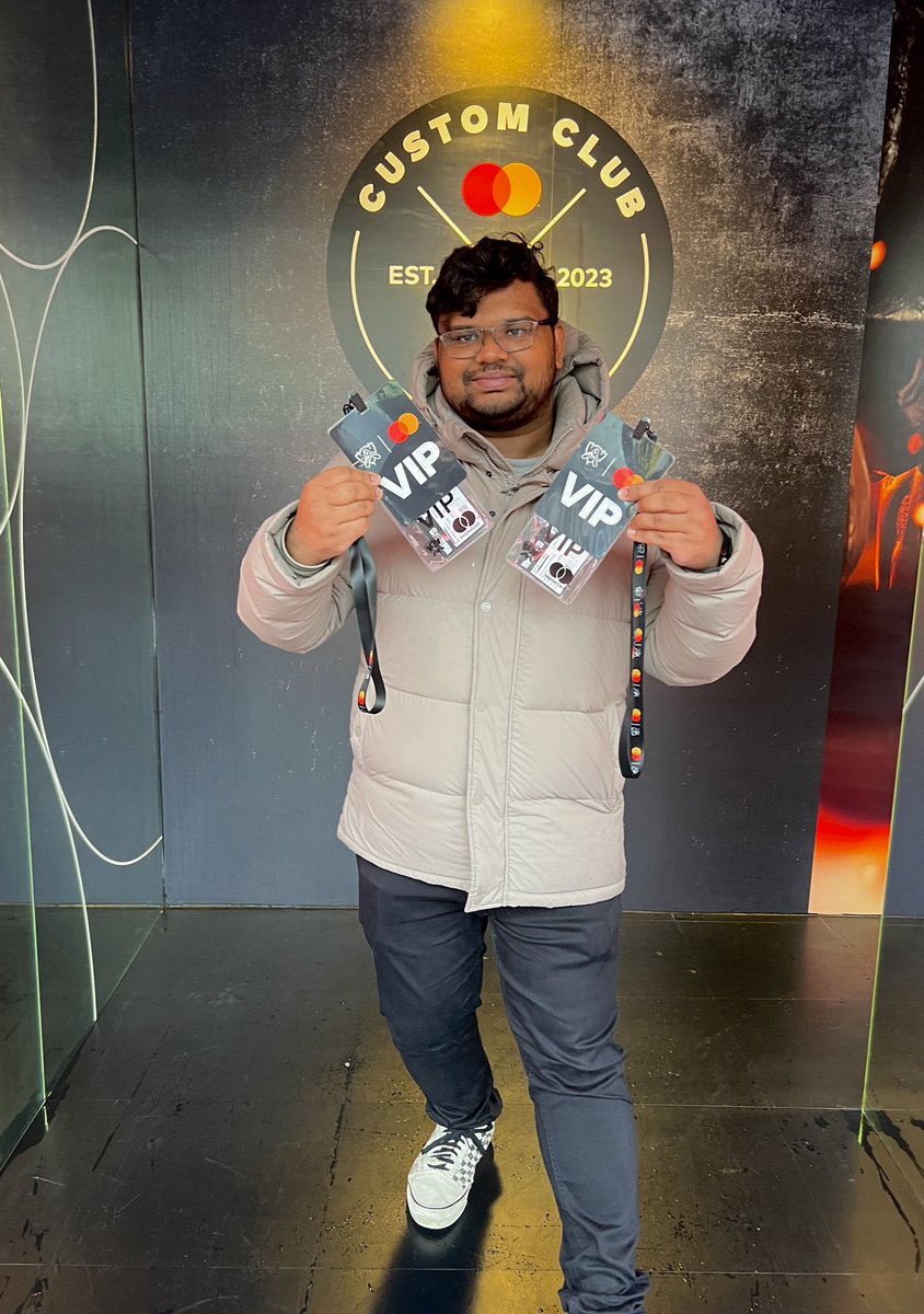 MastercardGG's tweet photo. priceless surprises: #Worlds2023 edition! 

These lucky @Mastercard cardholders were surprised with tickets to the Grand Final 🙌 https://t.co/e55B97KNUa