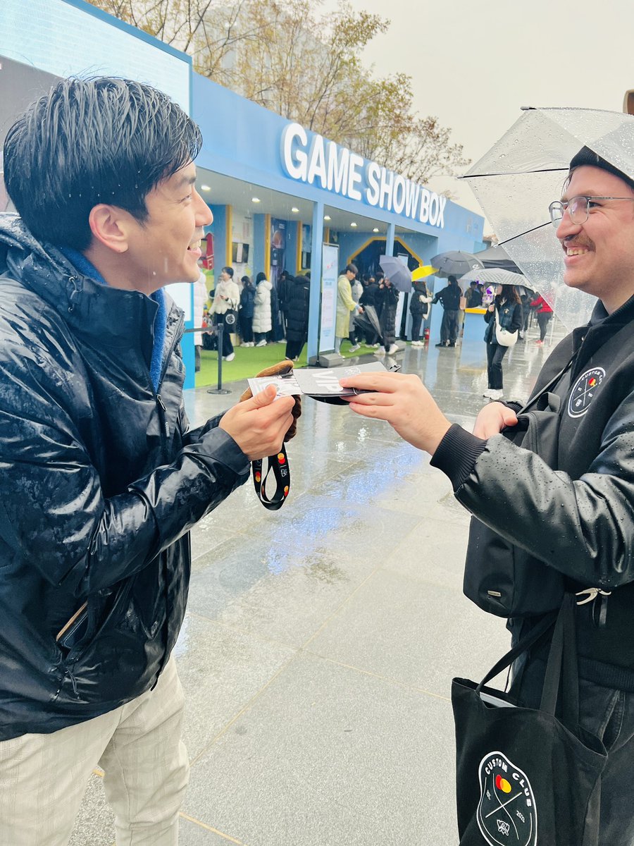 MastercardGG's tweet photo. priceless surprises: #Worlds2023 edition! 

These lucky @Mastercard cardholders were surprised with tickets to the Grand Final 🙌 https://t.co/e55B97KNUa