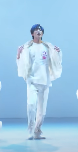 kohslickcurro's tweet photo. 【KLC PRESS】

Snow Man
「タペストリー」
Dance Practice

にて、当ショップのオリジナルTシャツを
目黒蓮様にご着用いただきました！

ご注文は下記URLから可能となっております！
https://t.co/DdV1j1JMuA

#目黒蓮 #SnowMan #SnowMan衣装 ＃目黒蓮衣装 https://t.co/pBaVyMNmeX