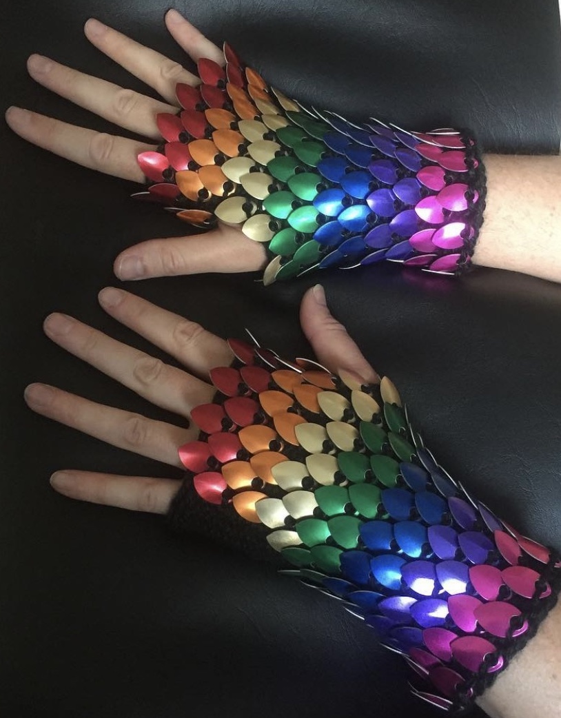 Mercy_Me_Events's tweet photo. DragonScale Designs
We are two chain and scale maille artists who have found that working together to fabricate each others designs helps keep the creative process going. We make scale dice bags, dragon gloves, bracelets, necklaces and earrings

#yyj #christmas #craftfair https://t.co/Fms8fNmZvC