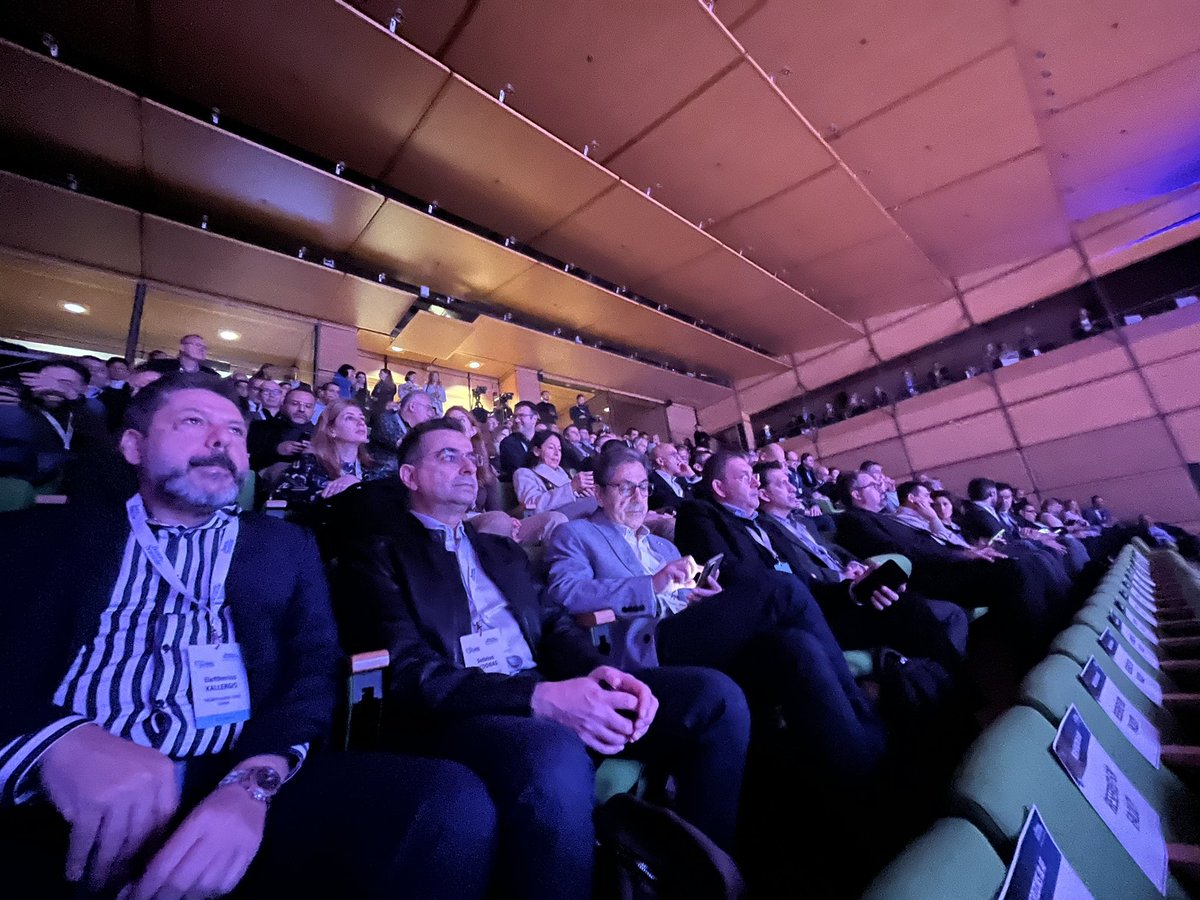 SergeBoveda's tweet photo. Amazing live cases in Milano #NHAF2023! Such a privilege to comment on them with my to co-moderators @Mel_Gunawardene &amp; @tondo_claudioMD! Congrats to all operators @JosefKautzner @Petr_Peichl @GborSzplaki1 @BorisSchmidt5 @SCYap77 and course directors @jongichun @DhirajGuptaBHRS https://t.co/febrqu88Zm