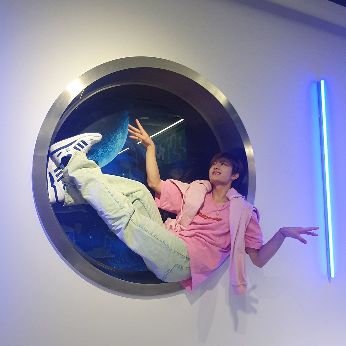 TOZ_YYent's tweet photo. [#TAKUTO]

생일 축하해요🎉
マジおめでとう🎁
happy birthday💖
健康に生きてね!!
今度美味しいポップコーン買ってあげる🍿

#TOZ #タクト https://t.co/C6H0mkIgfo