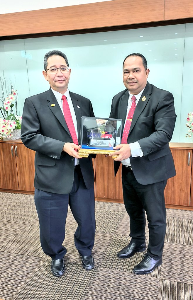 14 Nov 2023 | Sesi Perjumpaan Pengurusan Atasan Cawangan Sektor Pakar bersama Pengarah &amp; Pegawai Kanan JKR Negeri Johor yg berlangsung di JKR CKM Johor. Sesi dialog ini diharapkan dpt menjadi satu platform perkongsian maklumat serta pengalaman bg  penyampaian projek yg lebih baik