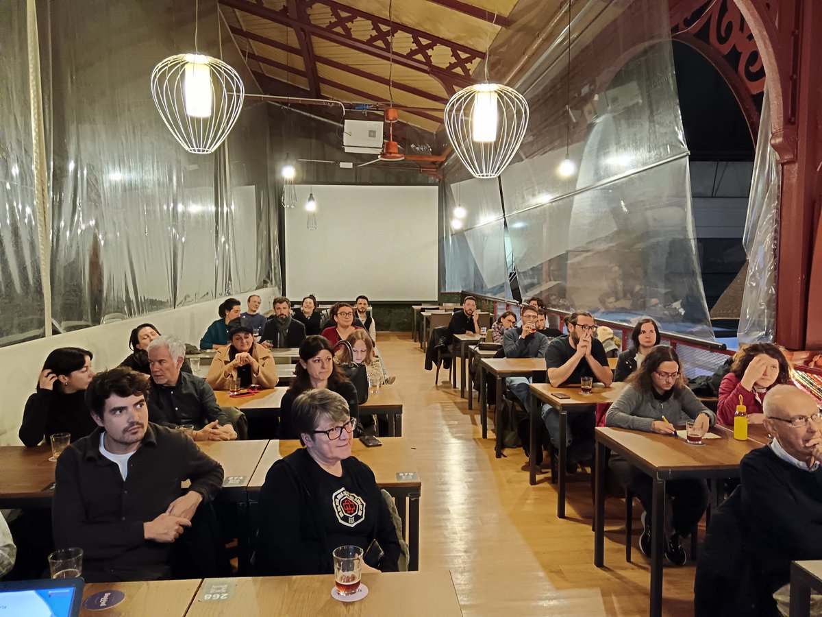 PintaMedicea's tweet photo. Qualche foto della serata di assaggi #DiPintainPinta al #mercatocentrale #Firenze sulle basse fermentazioni, con la birraia e le birre artigianali del birrificio #Degged, organizzata da @cronachedibirra + mercato e condotta da me. Grazie a tutti i partecipanti! ππΊπ©· https://t.co/kqgTne1h3n