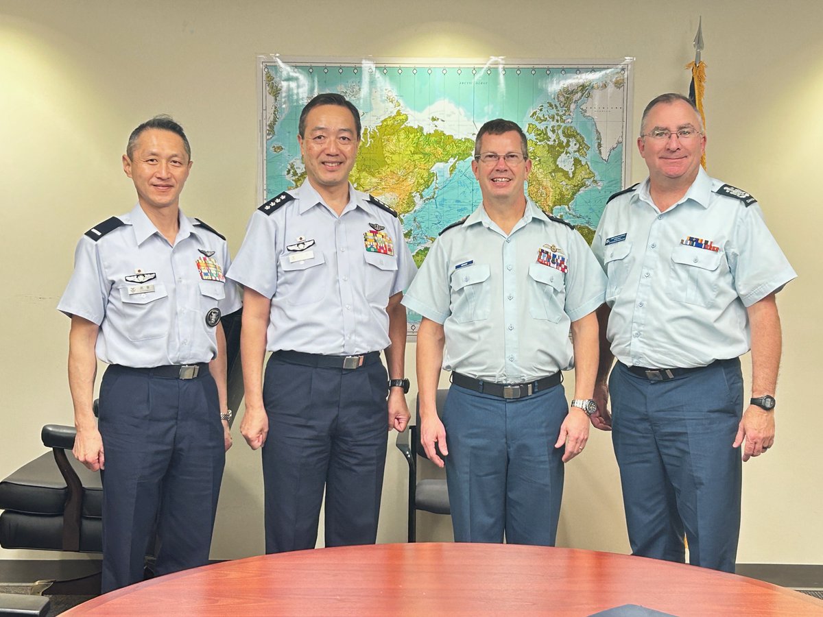 JASDF_PAO_ENG's tweet photo. In #PACS23 Gen Uchikura, COS, #JASDF participated in a panel discussion and shared views on the security environment. Also he discussed with Lt Gen Kenny, Commander @RCAF_ARC 🇨🇦 and confirmed an importance of cooperation between the air forces of 🇯🇵 & 🇨🇦. https://t.co/TNesqwHSV8