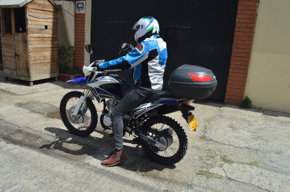 BmgHoldings's tweet photo. #ThrowbackThursday 

Unakumbuka jana ulikua na thao ukaenda kununua airtime na saa hii umebaki na mbao 🤣
bado tuko 🙌

You can spend your money well by getting such a grand off-road 250cc bike which works well on any type of road. 

Call or WhatsApp 0738 555594 or 0736 100 004 https://t.co/p9P5xDciBl
