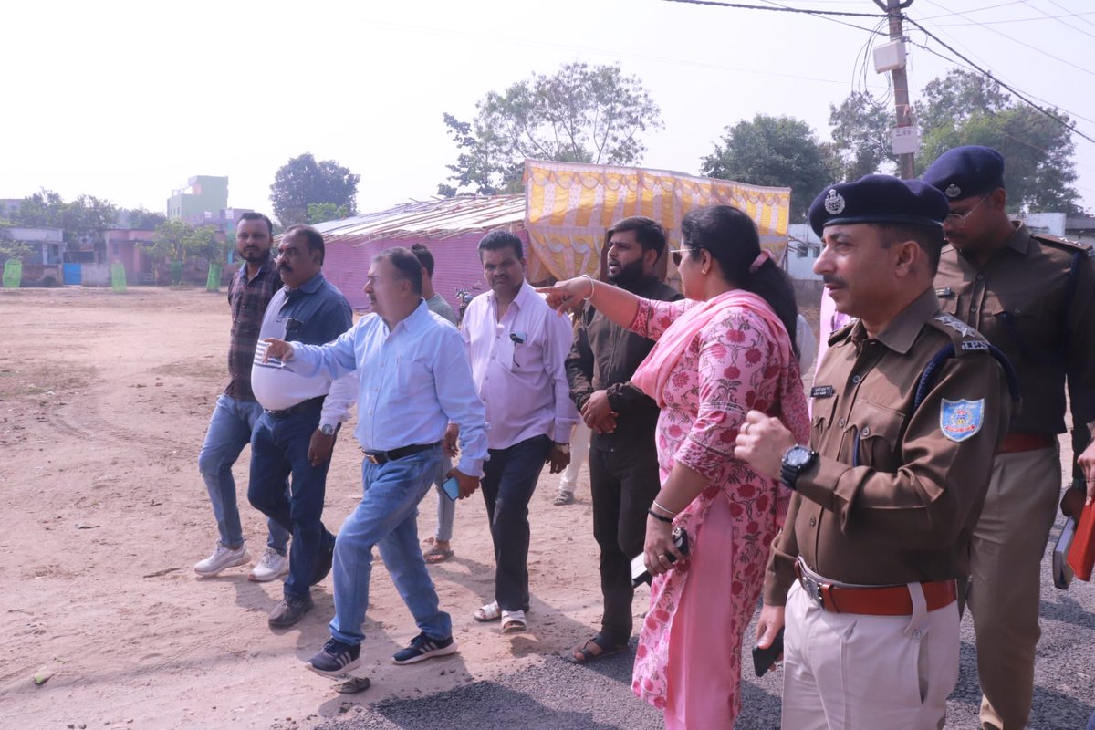 policepalamau's tweet photo. साथ ही, देवकीनंदन ठाकुर के कार्यक्रम स्थल का भी लिया जायजा। इस दौरान एसडीपीओ सुरजीत कुमार समेत कई पुलिस अधिकारी थे मौजूद।**2/2 https://t.co/Q6kSpPW35j