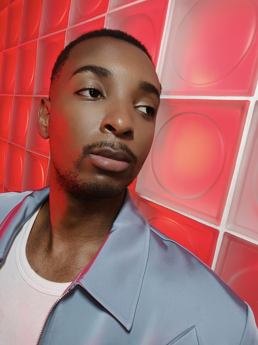 tecnomobile's tweet photo. Get that radiant glow in your selfies with the 32MP dual-flash front camera. Shot on TECNO #PHANTOMVFlip5G.
#PerfectInPocket #32MP #DualFlash https://t.co/f0lHAuzQmR