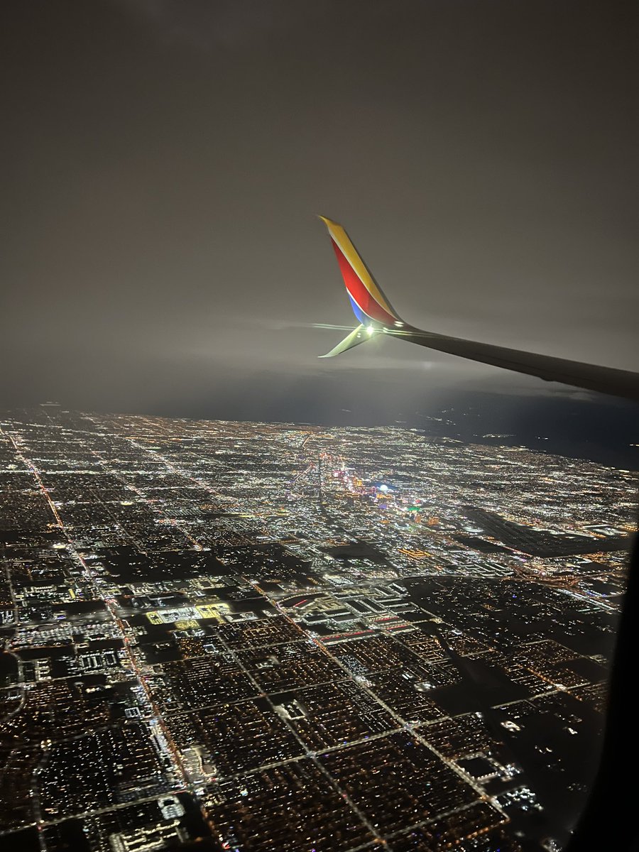 Thankful for the amazing crew ( Flight #3386 from SJC to LAS) from @SouthwestAir and especially Pilot Jonathan Van Schooten, who helped me with my flying nerves and worries through the turbulence. Amazing Team! #Thankful 10/10