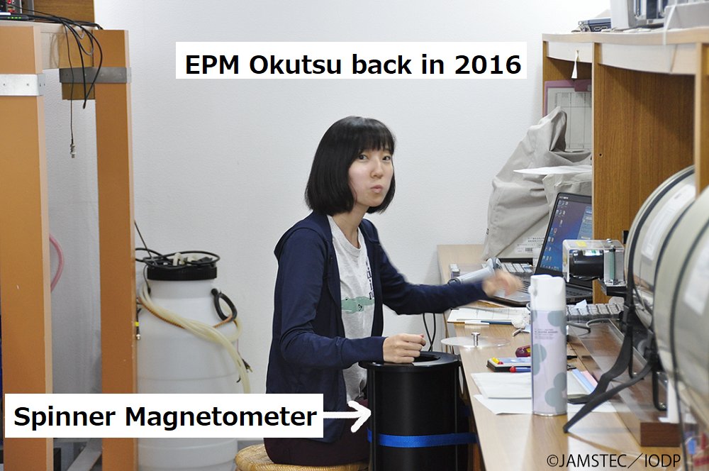 Chikyu_JAMSTEC's tweet photo. The paleomagnetic measurement room, shielded from outside magnetic "noise" to measure past faint magnetic traces in cores. No magnetic metals allowed, even the chairs are wood! Had a enjoyable chat w/EPM Okutsu about the days of analysis after analysis in this room #SeizeSlowSlip https://t.co/HpdoP57z4I