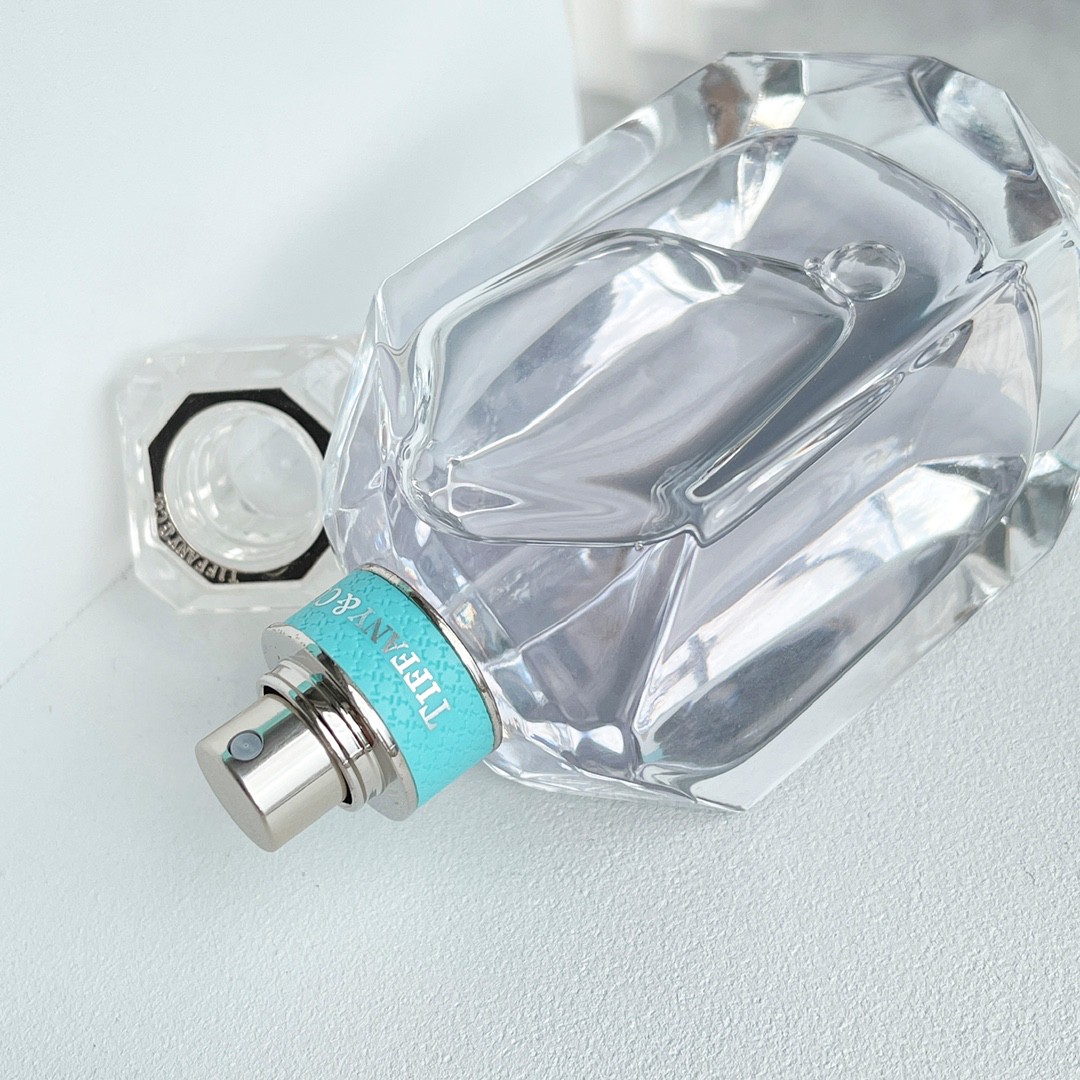 Asia80960622's tweet photo. Tiffany Love perfume is a perfume full of romance and innocence. Each fragrance represents different stages of love, from the freshness of first love to the passion of passionate love, to the deep commitment, every moment exudes a pure atmosphere.
https://t.co/UICljVR9QH https://t.co/P6d8m96N6Q