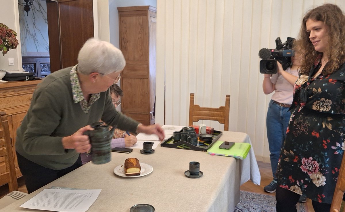 Maandag trotseerde ik de regenbuien in de Franse Westhoek om nieuwe geluidsopnames te maken van inwoners die Vlaams spreken... Een heel bijzondere editie, want de informanten en ik werden gevolgd door een reportageploeg van France3. Binnenkort meer! #fwovlaanderen @fwovlaanderen