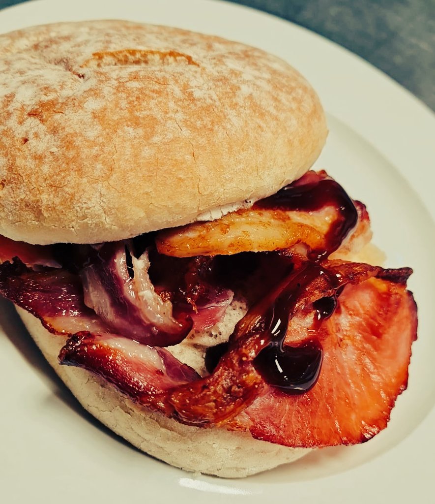 Need a quick bite this morning? Why not add a 🥓 bacon or sausage bap to your ☕️ coffee run? The real question is 🤎 brown or ❤️ red sauce?! 🤷‍♂️🤷‍♀️ #EatWell #Fontanella #BaristaAndBaker #StreatShack #GreenParrot #LGI #SJUH #CAH #SCH #WDH #LTHT #NHSDiscount