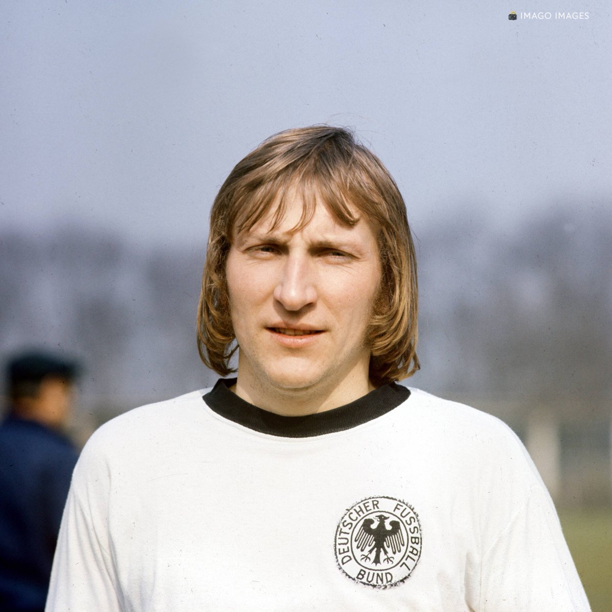 DFB_Team's tweet photo. 7️⃣7️⃣ Alles Gute zum Geburtstag, Wolfgang #Kleff! 🎉
🏆 Weltmeister 1974
🎖️ Europameister 1972 https://t.co/b6NOpPdLqr