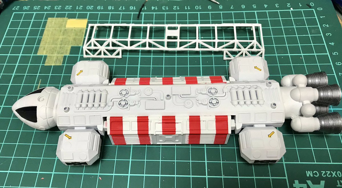 higenova's tweet photo. おばんでござりますその2スペース1999のイーグル無事エンジン、コクピット電飾点灯しましたー
後は楽しい味付けです
赤いストライプデカールは死んで居ましたので、波板で大変でしたが塗装しました。 https://t.co/wzWjjU7gZR