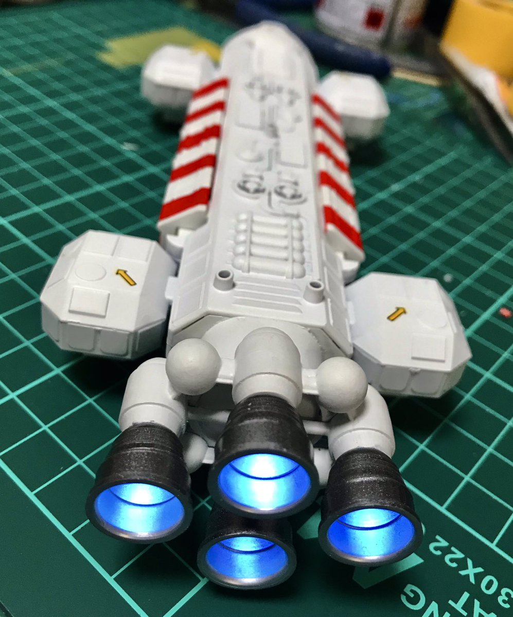 higenova's tweet photo. おばんでござりますその2スペース1999のイーグル無事エンジン、コクピット電飾点灯しましたー
後は楽しい味付けです
赤いストライプデカールは死んで居ましたので、波板で大変でしたが塗装しました。 https://t.co/wzWjjU7gZR