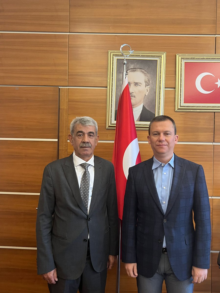 AK Parti Genel Başkan Yardımcısı ve Genel Sekreteri Sn. Fatih ŞAHİN beyefendiyi makamında ziyaret ettik. Şanlıurfa ve ülke siyaseti konusundaki kıymetli değerlendirmeleri ve ilgileri için teşekkür ederim. 

Başkanımıza çalışmalarında muvaffakiyetler dilerim. <a href="/_fatihsahin/">Fatih Şahin</a>