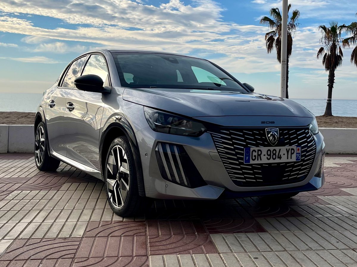 James Fossdyke (@jfossdyke) on Twitter photo Driving the new <a href="/PeugeotUK/">PEUGEOT UK</a> E-208 this morning. Updated lights and grille are present and correct, but there’s also a new battery under the skin Driving the new <a href="/PeugeotUK/">PEUGEOT UK</a> E-208 this morning. Updated lights and grille are present and correct, but there’s also a new battery under the skin