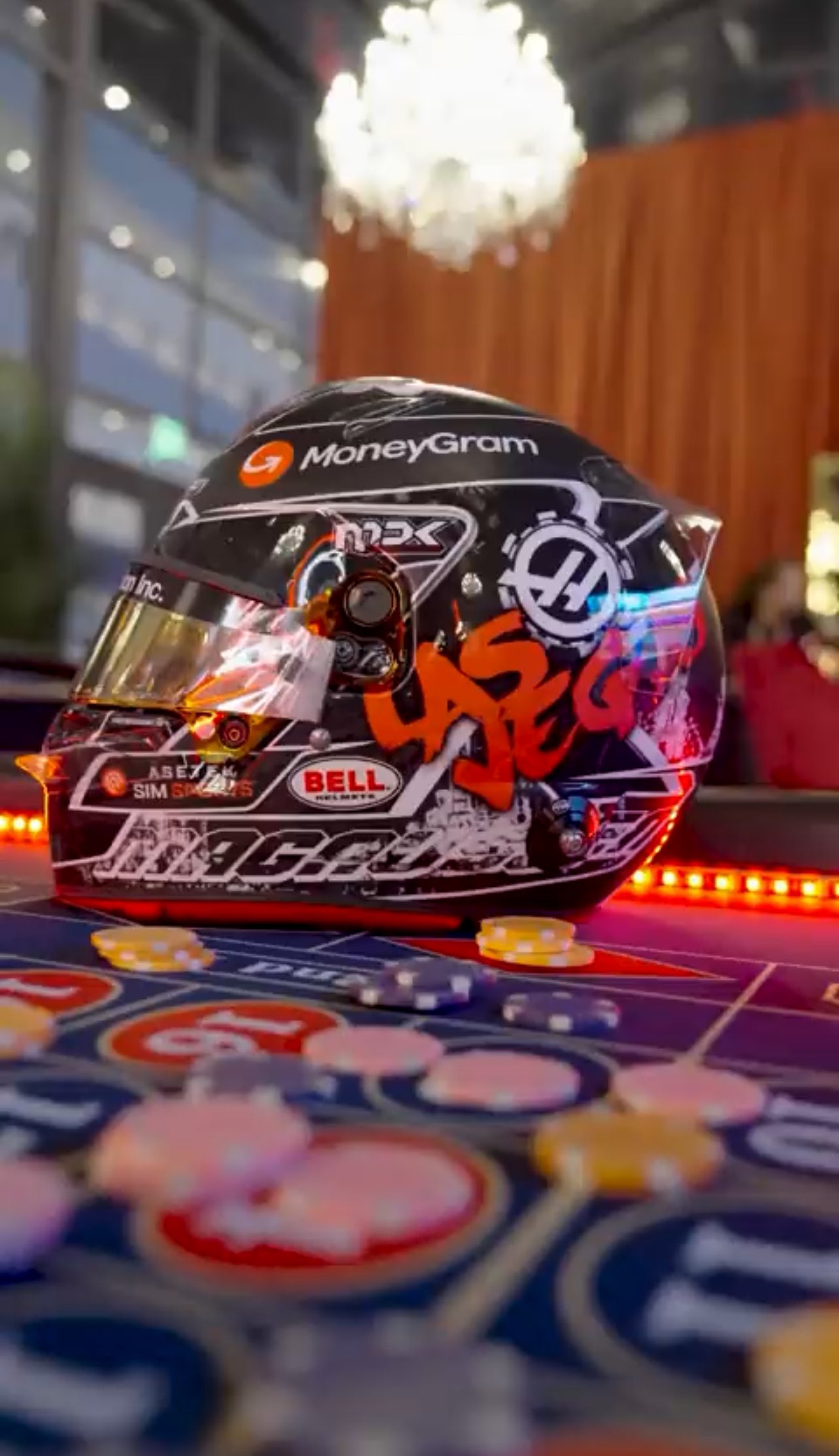 Casco especial de Kevin Magnussen para el Gran Premio de Las Vegas. Fuente: Twitter Haas