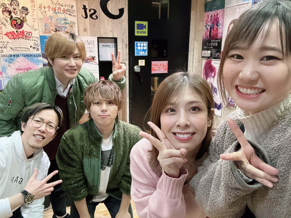 pico_knpico's tweet photo. ワンマンライブのバンドリハでしたー！！！！
久しぶりに会うメンバーに人見知りしてた人🙋‍♀️←

何度もぴこの楽曲を奏でてくれる、
このメンバーでできるワンマンライブがますます楽しみ🤣❤️❤️

11/24(金)この日フットロックでしか聴けない
曲やアレンジもあり☺️❤️❤️

あなたのご予約を待ってます‼️✨ https://t.co/slYyLcercr