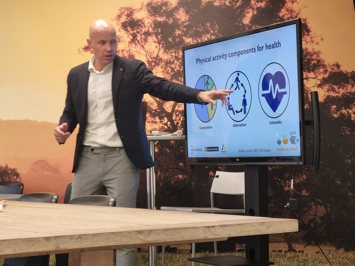 Great to have @profHoltermann down at @CQUni_Appleton introducing everyone to all his amazing research, including @GoldilocksWork, the sweet spot, and the PA paradox. #ResearchIsAmazing #JustRight #MakingWorkHealthy