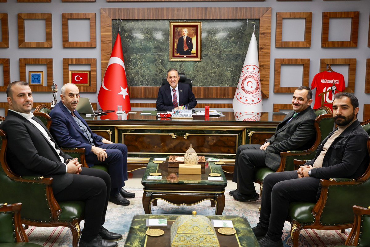 Bölge Müdürlüklerini ve İl temsilciliklerini ziyaret kapsamında ilimizde bulunan  İhlas Haber Ajansı (İHA) Genel Müdürü Hamit Arvas ve Genel Müdür Yardımcısı İrfan Altıkardeş’in beraberlerinde Elazığ Bölge Müdürü Aydın Yorat ve Bingöl Muhabiri Muhammet Ali Çiftçi’yle birlikte