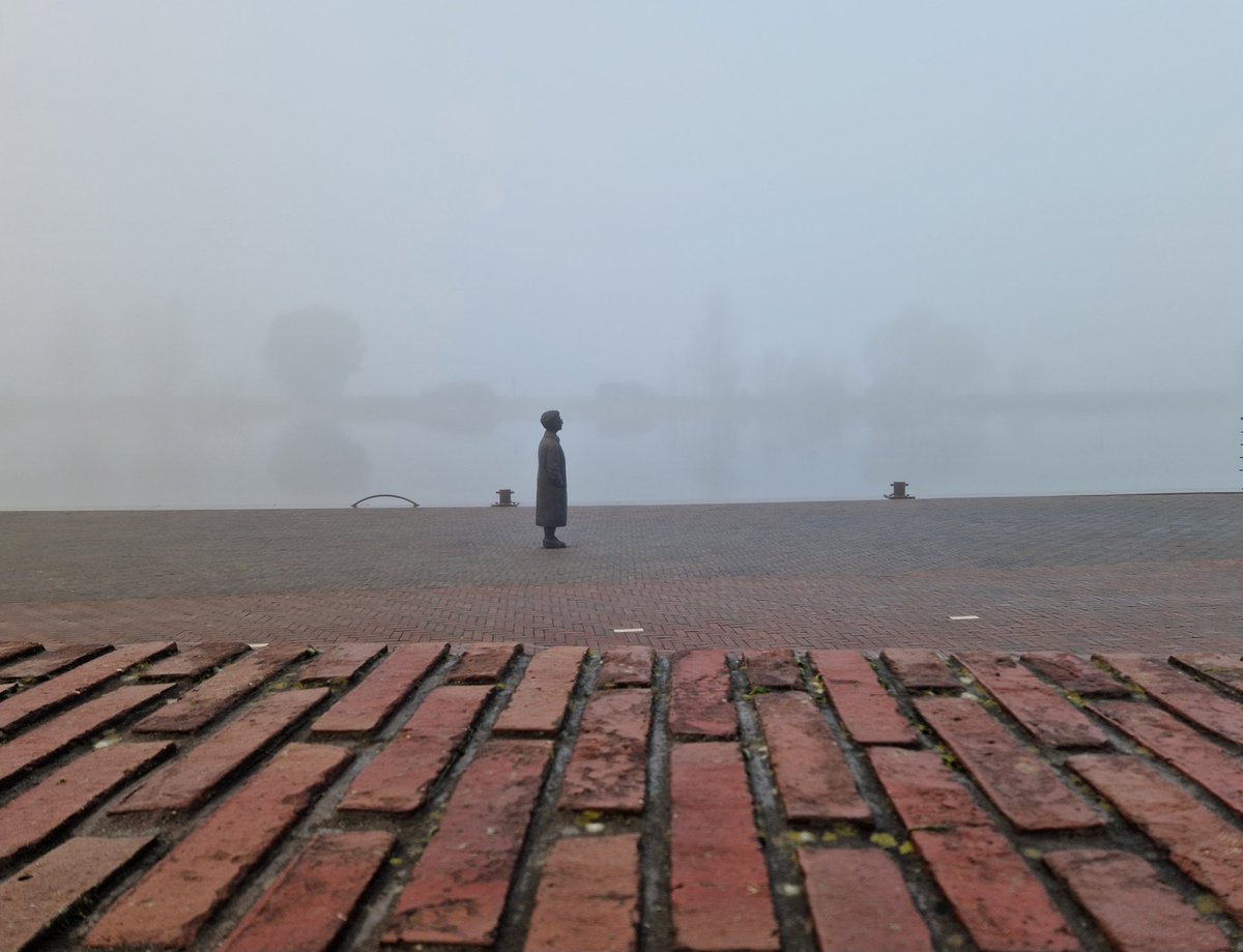 marcomout's tweet photo. Jullie krijgen de groeten van Ida. Ze vroeg me te laten zien wat zij ziet, want, zei ze:
"Hoezeer heeft deze kleine stad allure."

#Zutphen
#IJssel
#IdaGerhardt https://t.co/CRpCX4G7qQ