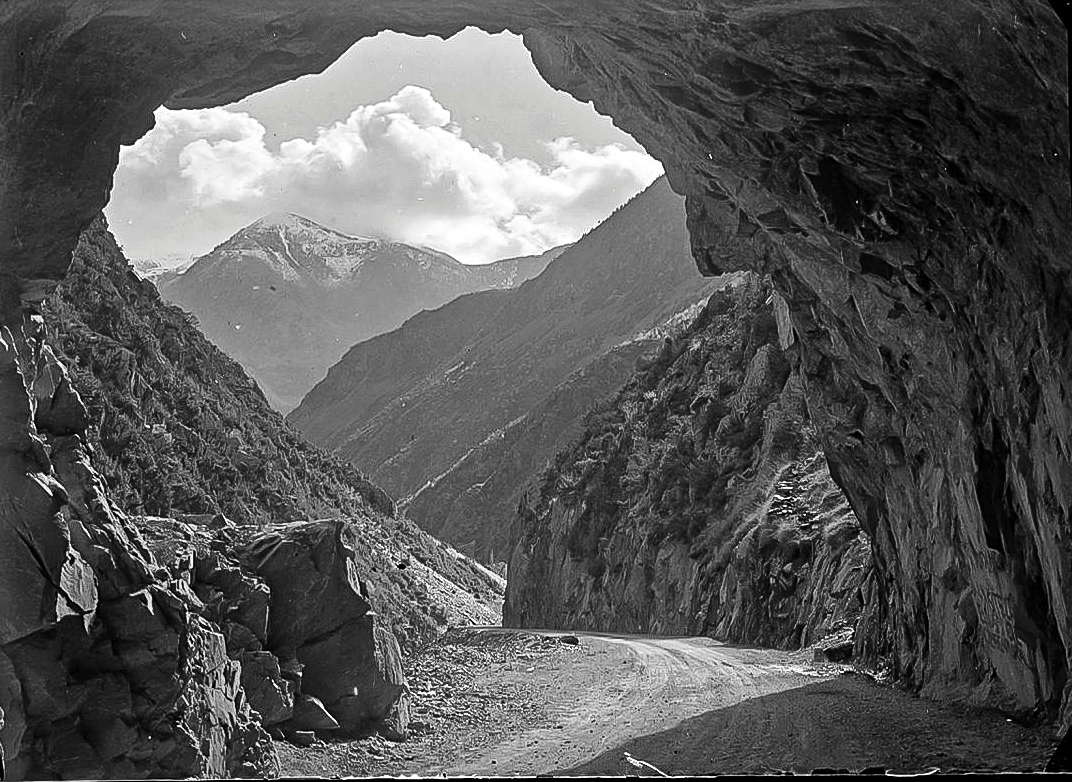 Arxiu_Andorra's tweet photo. Dia internacional del Patrimoni Mundial. A Andorra, la Vall del Madriu - Perafita - Claror,  va ser declarada patrimoni de la humanitat el 2004. En aquesta imatge feta des dels túnels de la Massana per Narcís Casal (NC_0077) veiem les muntanyes de Perafita Claror al fons. https://t.co/SUMzwdM20y