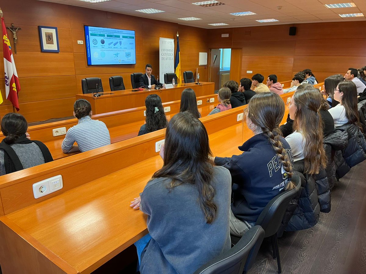 ucav_divulga's tweet photo. 👨🏻🎓 Los alumnos del Colegio @MilagrosaNieves han asistido la jornada divulgativa "Monitorización de Movimientos Humanos con Polímeros Nanorreforzados" impartida por el Dr. Antonio del Bosque, del grupo de investigación #TiDEE de la @UCAVILA_. https://t.co/WfMHV6IeM4
