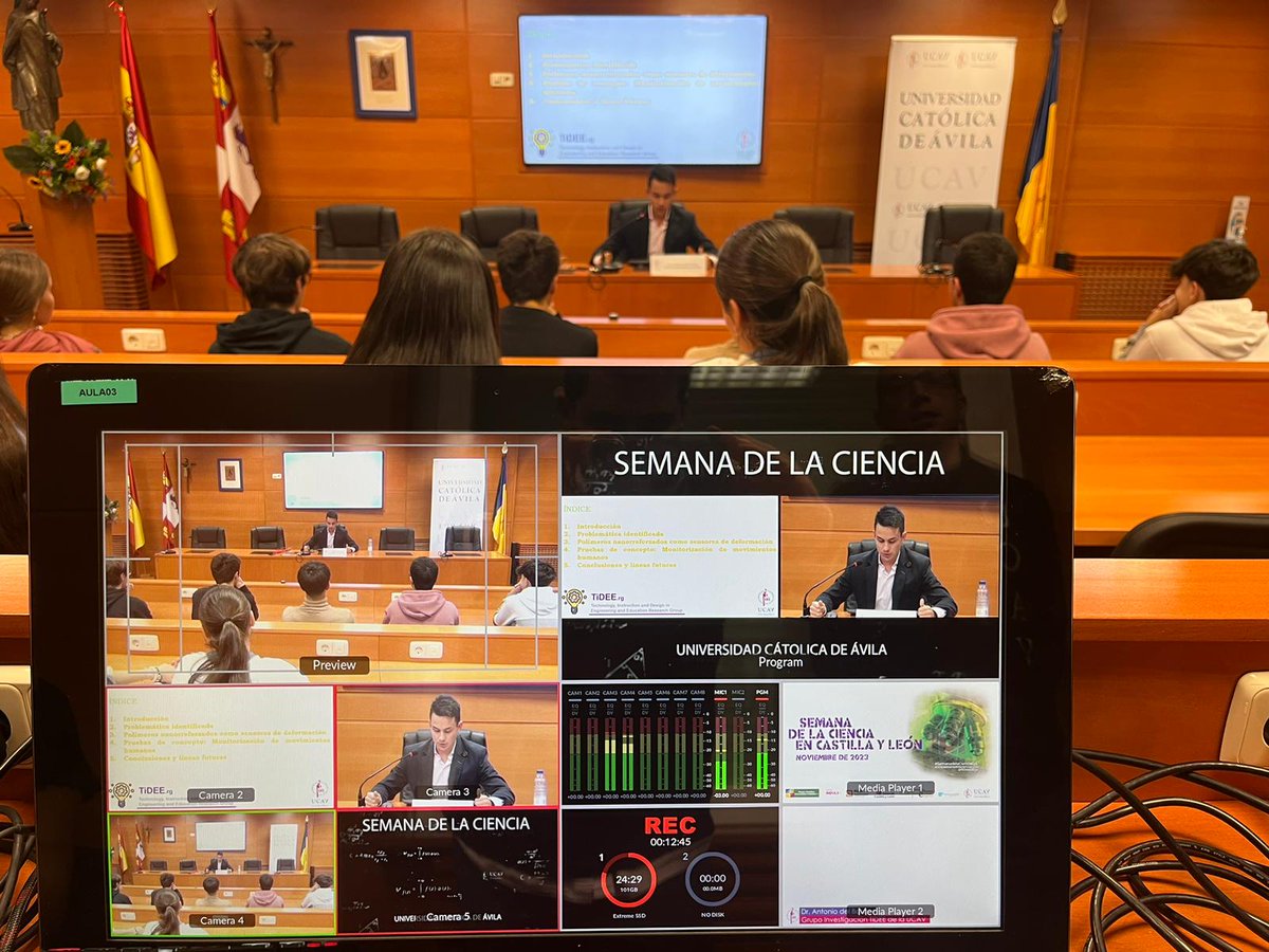 ucav_divulga's tweet photo. 👨🏻🎓 Los alumnos del Colegio @MilagrosaNieves han asistido la jornada divulgativa "Monitorización de Movimientos Humanos con Polímeros Nanorreforzados" impartida por el Dr. Antonio del Bosque, del grupo de investigación #TiDEE de la @UCAVILA_. https://t.co/WfMHV6IeM4