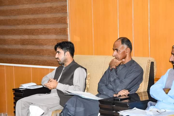 DCKohlu's tweet photo. کمشنر کوہلو نقیب اللہ کاکڑ کی زیرصدارت ڈسٹرکٹ ایجوکیشن گروپ کی ماہانہ میٹنگ منعقد ہوئی۔ 

یاد رہے کہ ضلعی انتطامیہ کوہلو اور ڈسٹرکٹ ایجوکیشن گروپ کے فورم سے کاہان، ماوند اور کوہلو میں پچیس بند اسکول فعال کئے گئے ہیں۔
@naqeeb_khan99 
https://t.co/y9icyyIXUw https://t.co/qQGMil4x07
