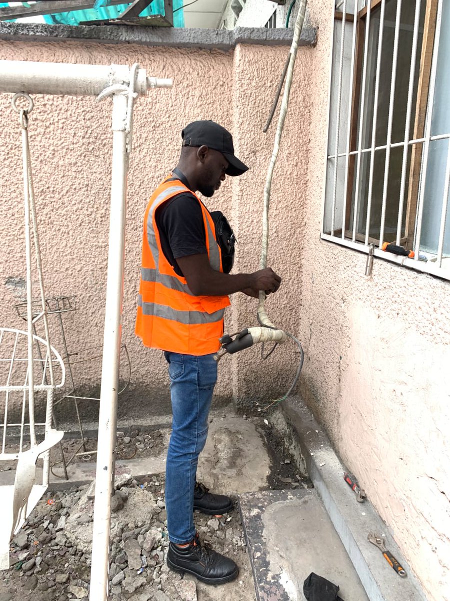 Genietech34's tweet photo. Avec des ingénieurs très bien qualifiés de votre société génie tech nous pourrons vous aider à démonter vos splits,de faire l’entretien et d‘installer d’une manière professionnelle
#GENIE_TECH_DRC #froid https://t.co/o8Ax8CWJoP