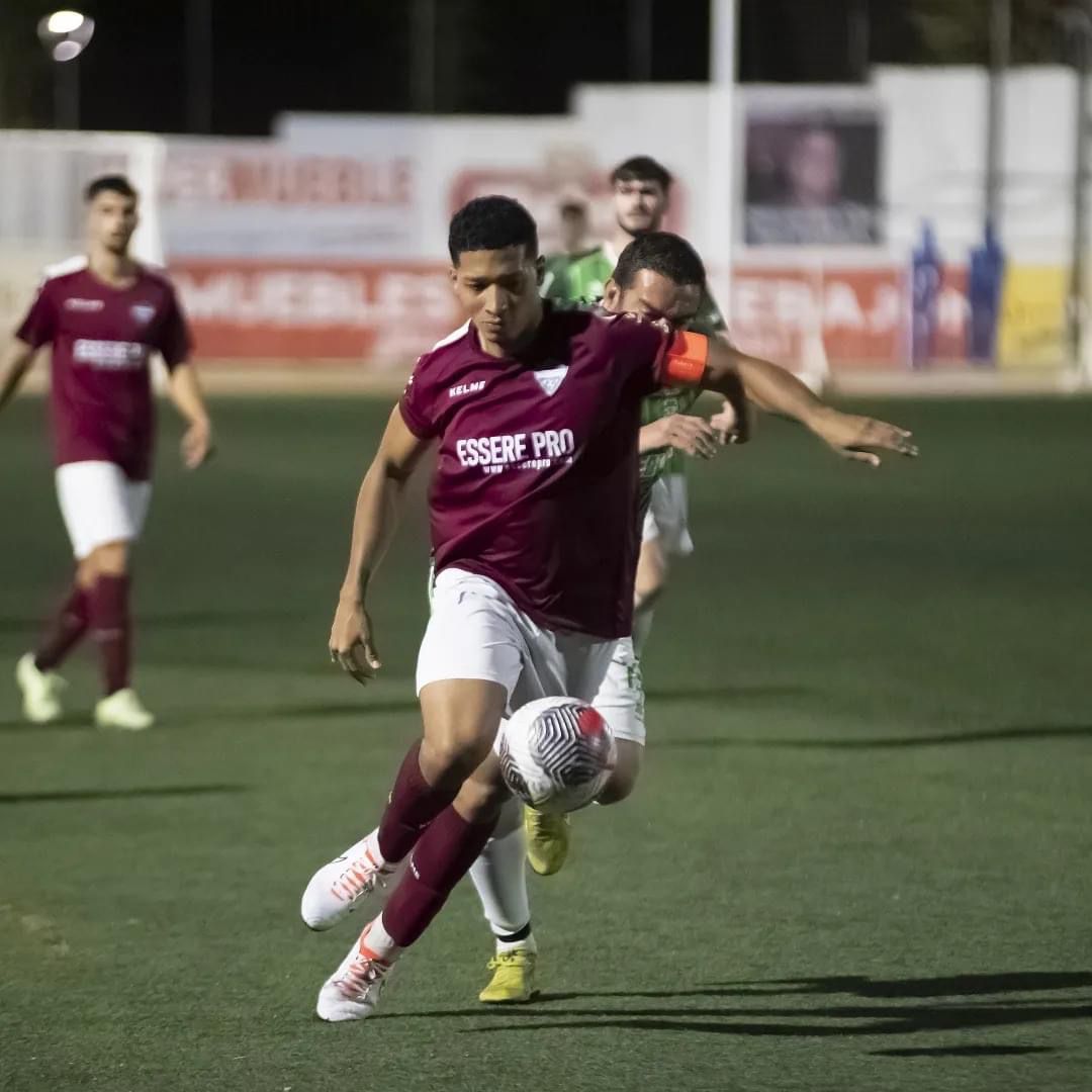 JuanSeAngulo05's tweet photo. Defensa 💪🏻

#spain #españa #ubeda #úbedarapids #soccer #defender #dfc https://t.co/IppkOEl2g1