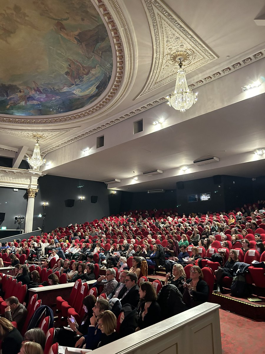 ch_perrens's tweet photo. Ouverture du 3ème congrès de #psychotraumatisme organisé par le @ch_perrens au CGR Le Français de @Bordeaux. Salle comble pour ces 2 jours de conférences et d’interventions sur le thème du parcours de reconstruction post-traumatique. https://t.co/Q7XRYLgFmV