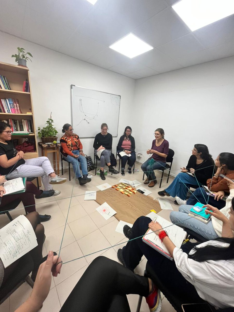 escolapau's tweet photo. En el Postgrado de Cultura de Paz, cerramos el bloque de Educación para la Paz de la mano de @Marinacaireta, en donde hemos trabajado herramientas y conceptos como paz, violencia, noviolencia, agresividad, provención, etc.
#diplopaz https://t.co/Kqhn334kwT