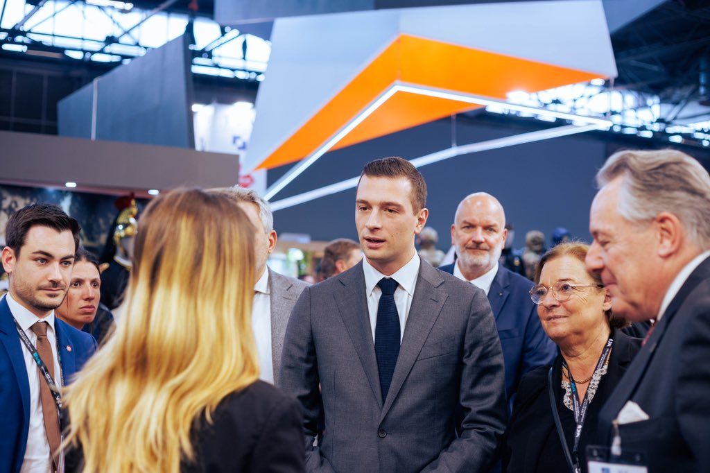 J_Rancoule's tweet image. 🇫🇷 J'étais au Salon #Milipol avec notre Président @J_Bardella et une délégation de députés du @groupeRN_off.

Engagé depuis plus d'un an au sein de la commission de la défense, j'ai toujours eu à cœur d'aller à la rencontre des professionnels du secteur pour connaître leurs