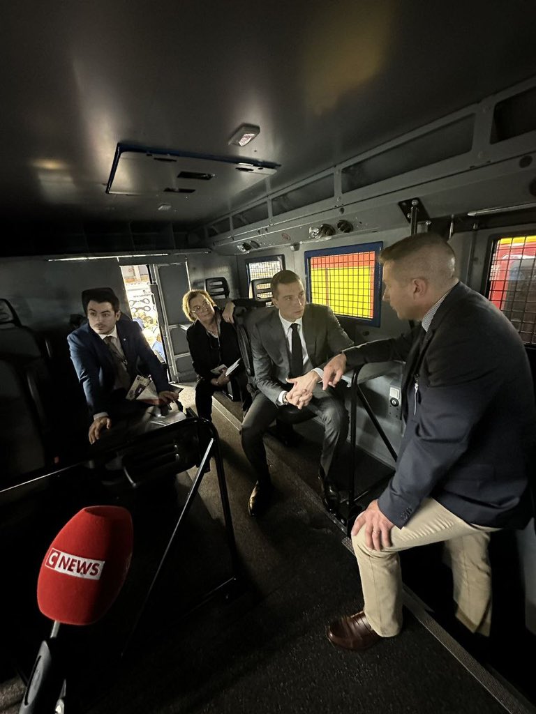 J_Rancoule's tweet image. 🇫🇷 J'étais au Salon #Milipol avec notre Président @J_Bardella et une délégation de députés du @groupeRN_off.

Engagé depuis plus d'un an au sein de la commission de la défense, j'ai toujours eu à cœur d'aller à la rencontre des professionnels du secteur pour connaître leurs