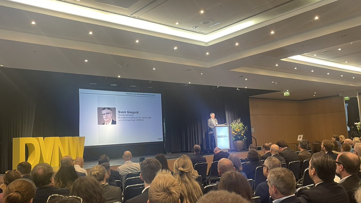 boedger's tweet photo. Start des Deutschen Vergabetages in Berlin mit Herrn Staatssekretär @sven_giegold https://t.co/YzvaC5Wxue