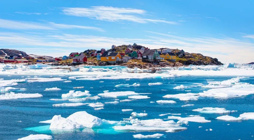 I ly af andre dårlige nyheder om vejr og #dkklima har store dele af Grønland oplevet afsmeltning. En overrasket dansk forsker har stået midt på Indlandsisen i T-shirt uden at fryse. Vi er så småt ved at lave Grønland om til Island, siger <a href="/icymatters/">Nanna B. Karlsson</a> bit.ly/47APSUI #dkvid