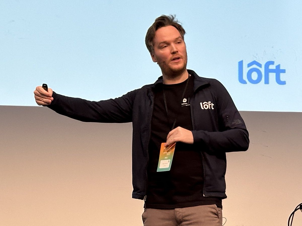 Morgens in Mannheim:  Auf der @ConLifecycle weckt <a href="/fabiankramm/">kramm</a> sein Publikum mit einer spannenden Perspektive auf: #Kubernetes ist mittlerweile mehr als nur der altbekannte Container-Orchestrierer. Siehe z.B.  #kubevirt, #crossplane oder Cluster api. #ConLife2023