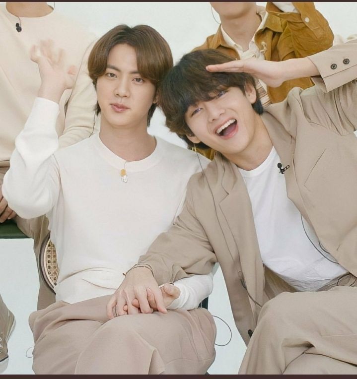 bbubblytae's tweet photo. taejin holding hands; a very long thread bcus I miss them :( https://t.co/v4Ypk3bfxE