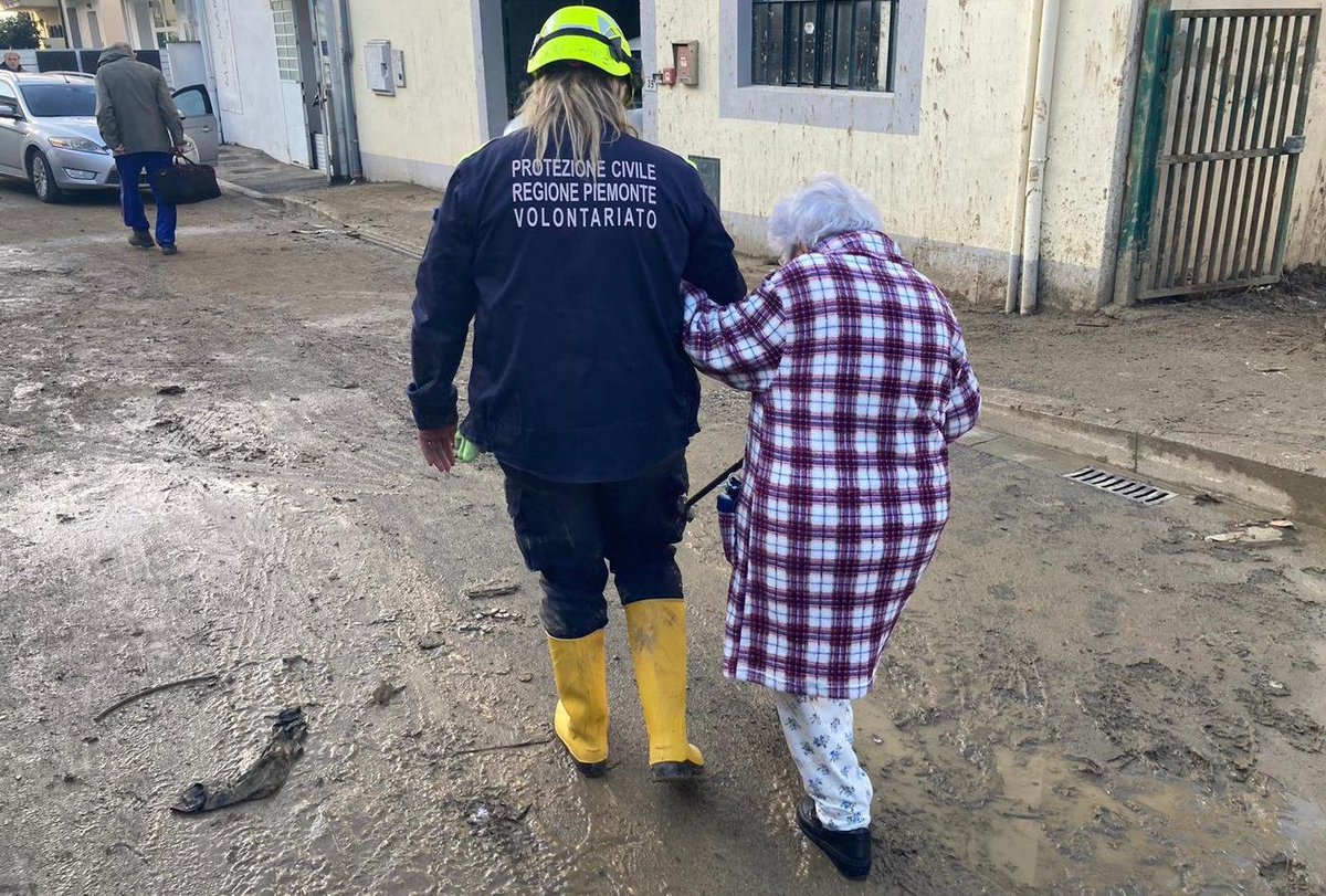 regionepiemonte's tweet photo. #alluvione in Toscana: la missione a Montemurlo della colonna mobile di #protezionecivile della Regione #Piemonte è terminata. In servizio 4 funzionari, circa 120 volontari del @CoordPcPiemonte @AIBPiemonte,  Associazione @Carabinieri  https://t.co/j4JsmxsX3w https://t.co/P0IdYmk3Mp